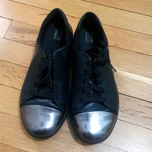 Fitflop Black mirror toe leather sneakers